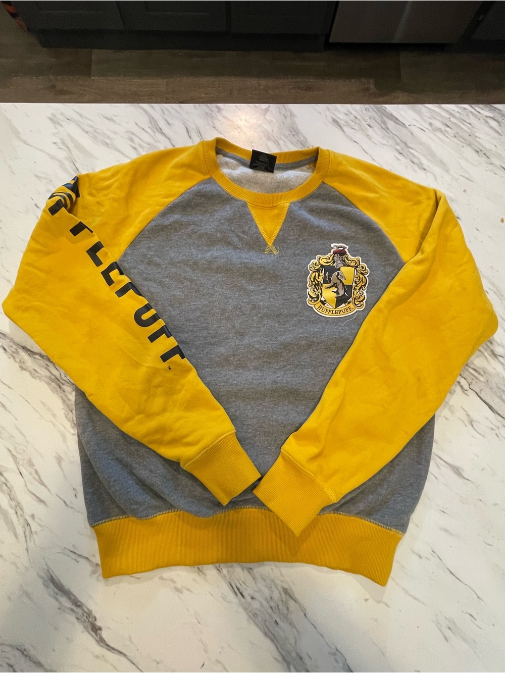 Harry Potter Hufflepuff Grey and Yellow Crewneck Sweatshirt with‎ Crest.